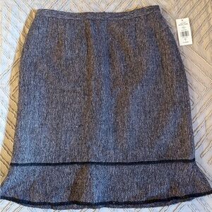 Tahari woman’s pencil skirt size 12